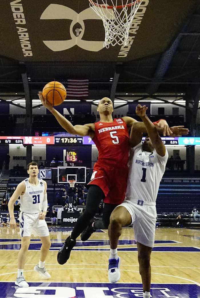 MBB vs Northwestern 2022.02.21 USATSI_17746474 Bryce McGowens and Chase Audige